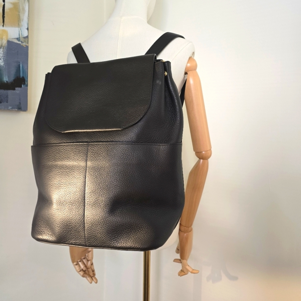 CUYANA Italian Leather Backpack 16-inch with Laptop Sleeve and Magnetic Closures